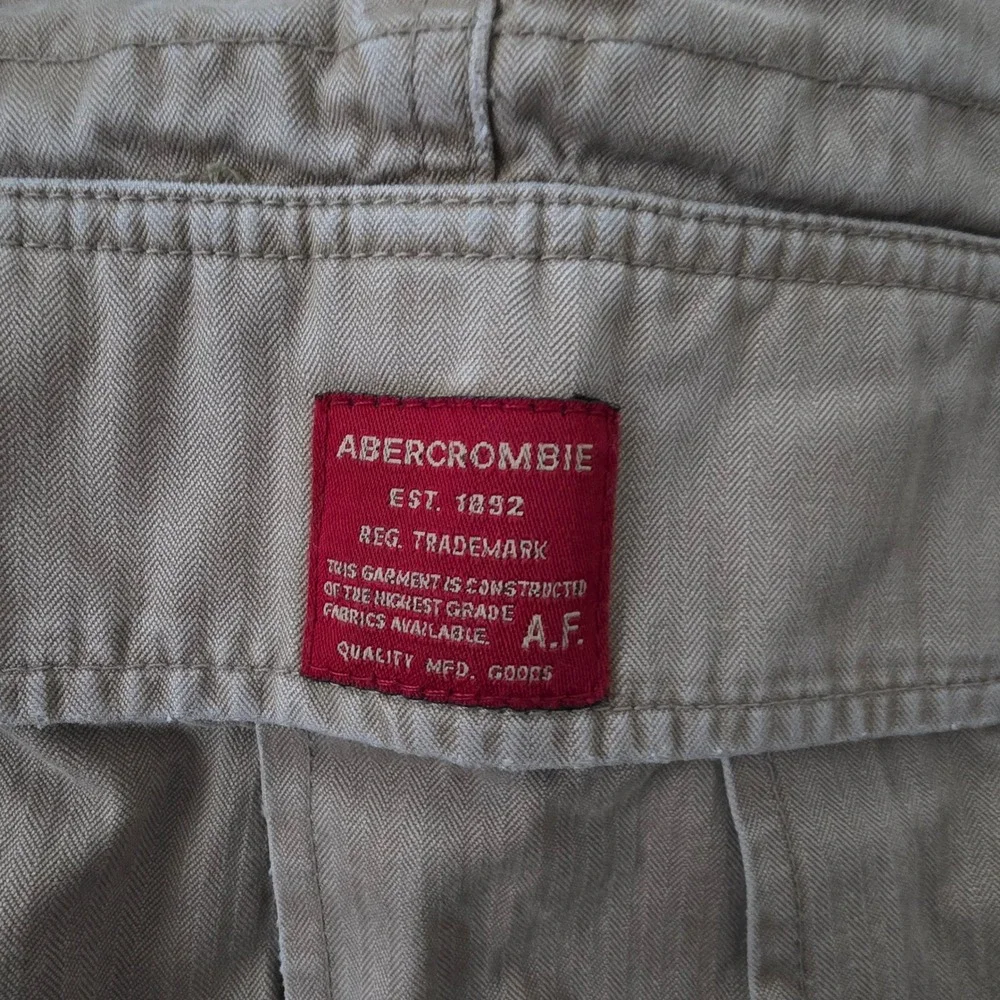 Abercrombie and Fitch Mens Tan Khaki Herringbone Cargo Shorts Size 31 T-2083